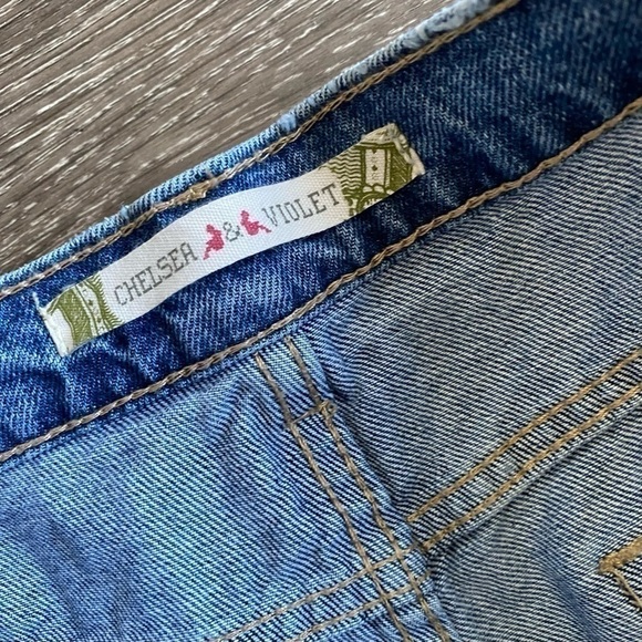 Chelsea and Violet distressed denim mom jeans.
Size 31 - Picture 8 of 14